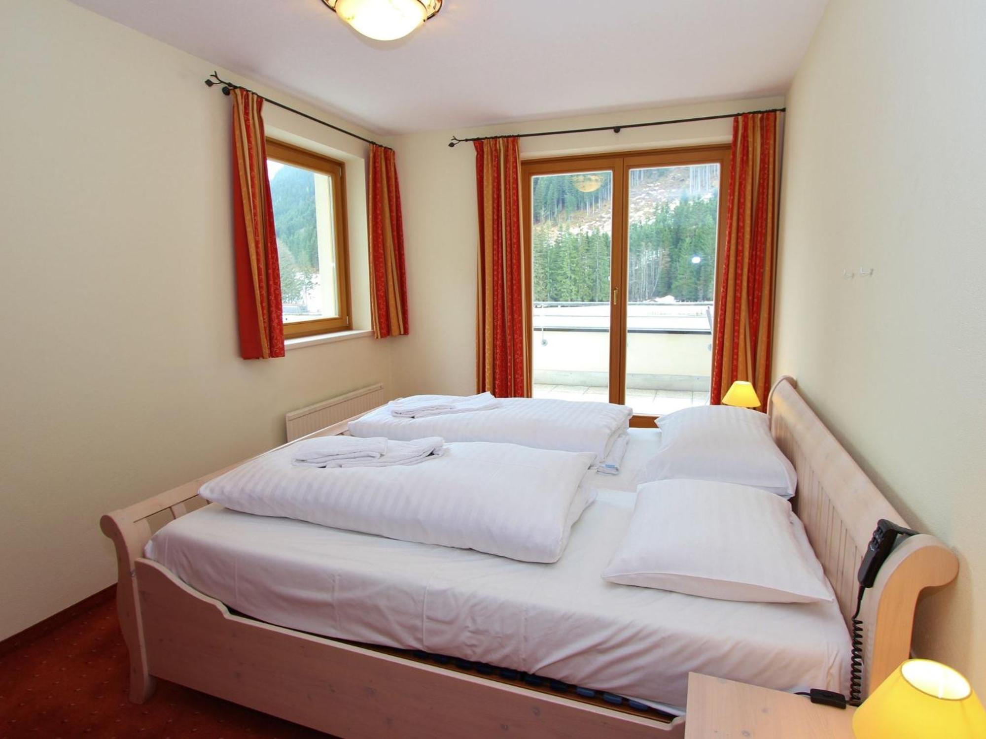 Large Chalet Apartment In Saalbach Hinterglemm Exterior foto