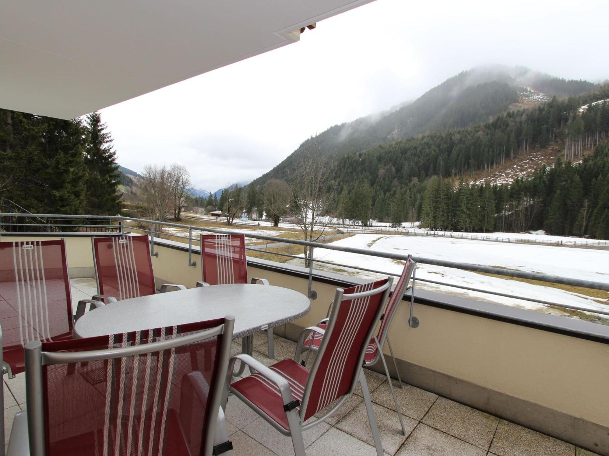Large Chalet Apartment In Saalbach Hinterglemm Exterior foto